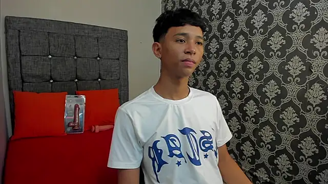 Little Twink19x online show from June 3, 7:19 pm