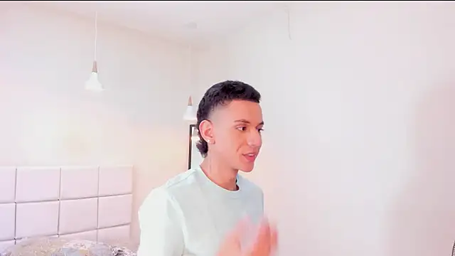 dominicjonnes online show from April 14, 9:14 pm