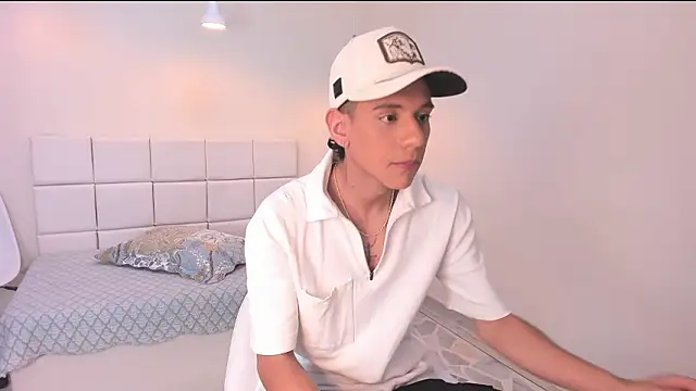 dominicjonnes online show from February 23, 7:37 pm