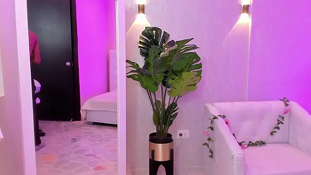 dominicjonnes online show from February 25, 7:48 pm