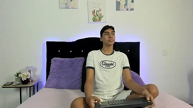 Eros Lux online show from March 6, 4:04 pm