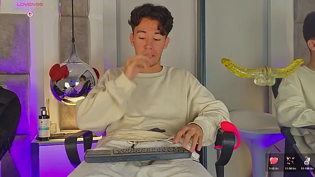 Austin Reedss online show from March 25, 4:22 pm