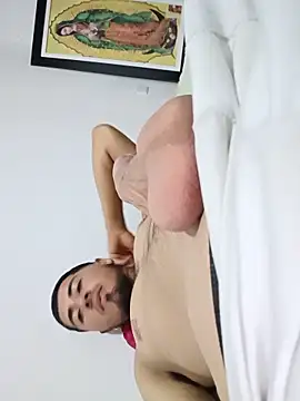 Santiag0122  online show from June 7, 3:46 am
