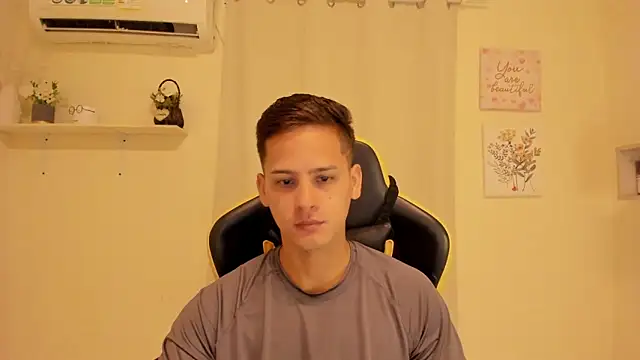 sexy andres01 online show from June 8, 1:45 pm