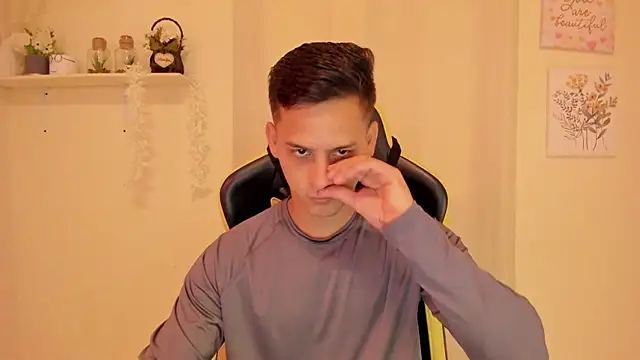 sexy andres01 online show from April 20, 1:13 pm