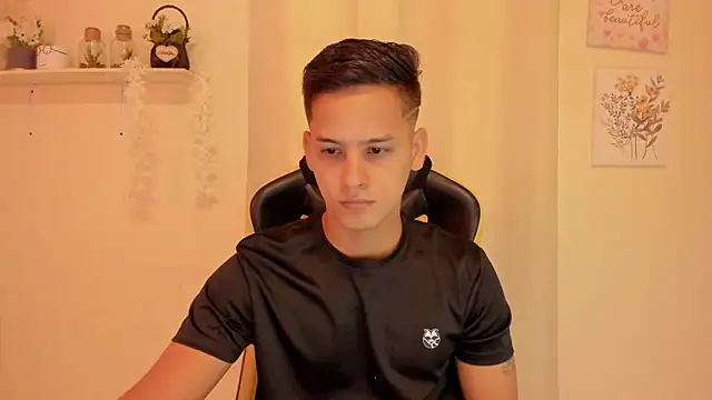 sexy andres01 online show from April 25, 2:47 pm