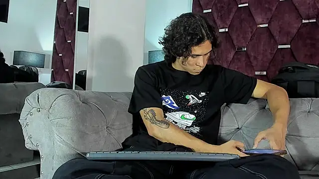 TonyBenedetti online show from April 16, 9:39 pm