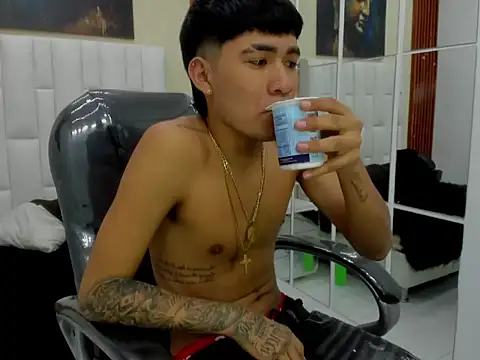 Thiago collinss online show from March 11, 10:28 pm