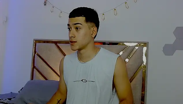 oliver   saint online show from March 24, 11:30 pm