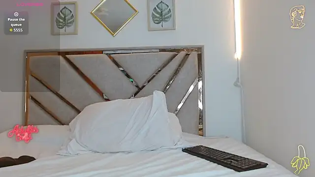 oliver   saint online show from April 5, 3:47 am