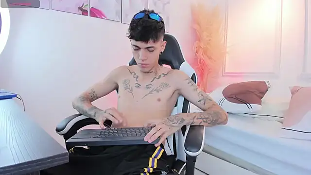 Tommy valverde online show from April 20, 6:54 pm