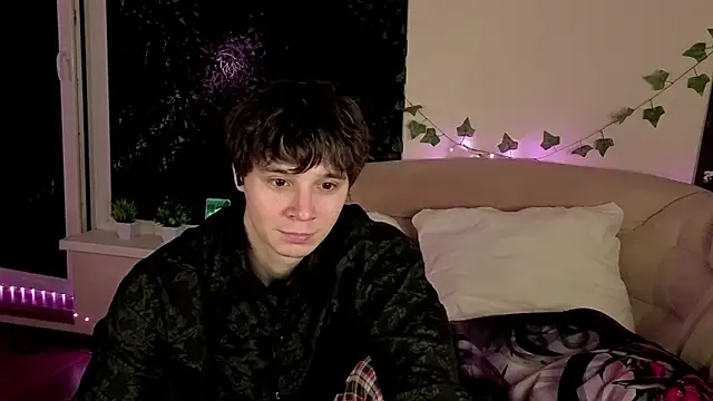 AnthonyCuutie online show from April 18, 7:07 pm