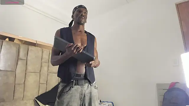 Titan Moreno  online show from April 4, 12:13 pm