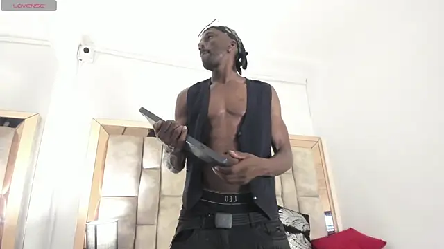 Titan Moreno  online show from April 7, 1:00 pm