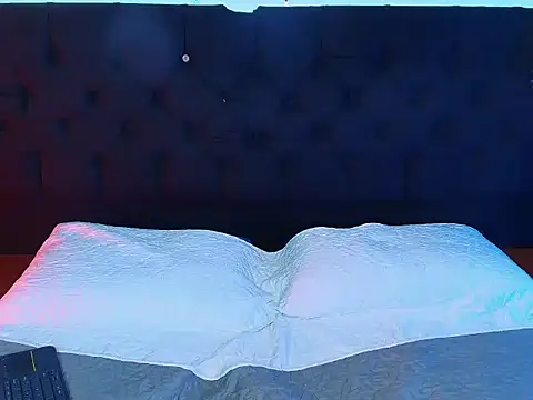 hollannd  online show from March 21, 3:16 pm