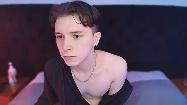 hollannd  online show from March 26, 3:16 pm