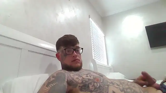 Darkcrowncouple online show from March 16, 12:50 am