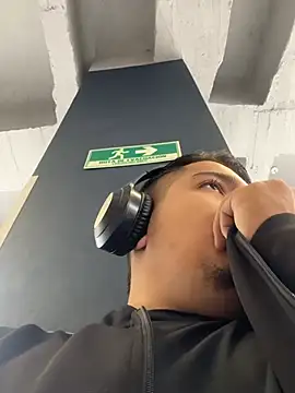 OliverTabordaa online show from April 11, 4:54 pm