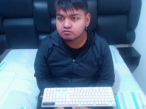 XNoahDeepThroatX online show from April 8, 12:47 pm