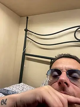 tonyboys19418 online show from April 17, 12:13 am