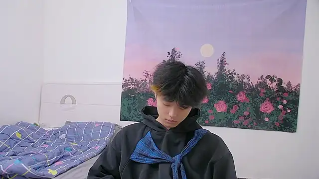 icecream-002 online show from April 11, 11:36 am