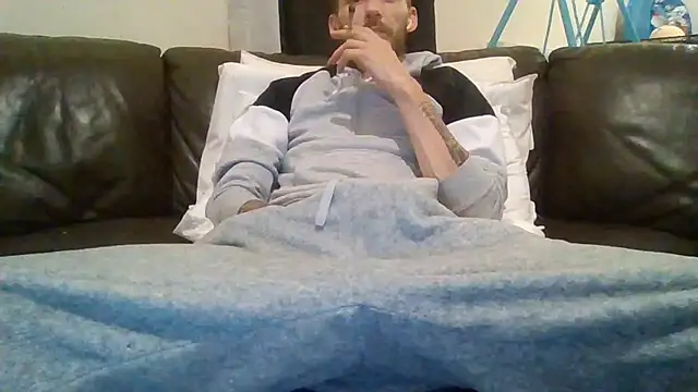 feetlovrr94 online show from April 30, 12:06 am
