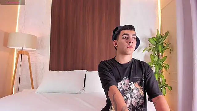 LatinPlayBoys  online show from June 5, 5:56 am