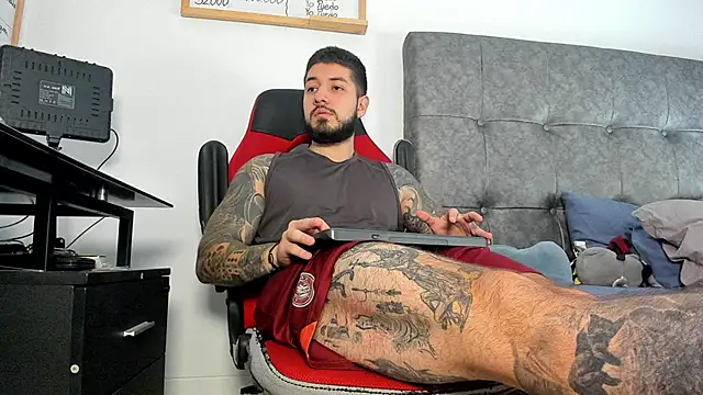 vyxen x online show from April 8, 8:17 pm