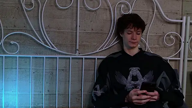 EdwardHogan online show from April 2, 5:10 pm