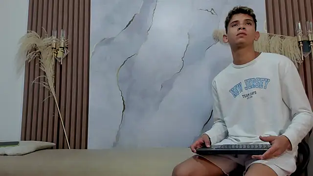 Ethanhot os online show from June 11, 7:34 pm