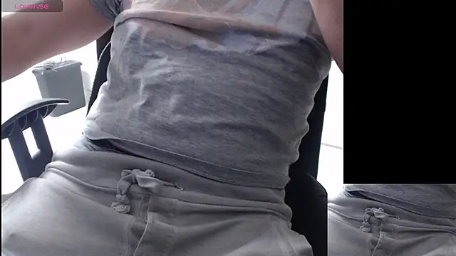 RoyXxx7 online show from April 30, 1:51 pm