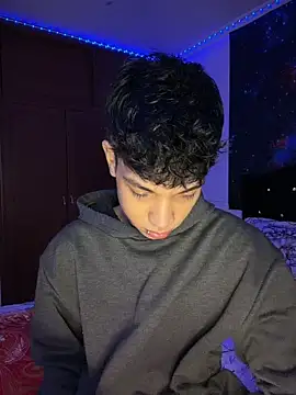 RoughDiamond  online show from April 12, 10:28 am