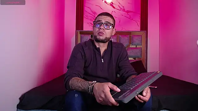 Nickk 21  online show from May 25, 5:41 pm