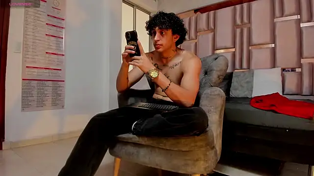 JayTaylorr online show from June 24, 8:11 pm