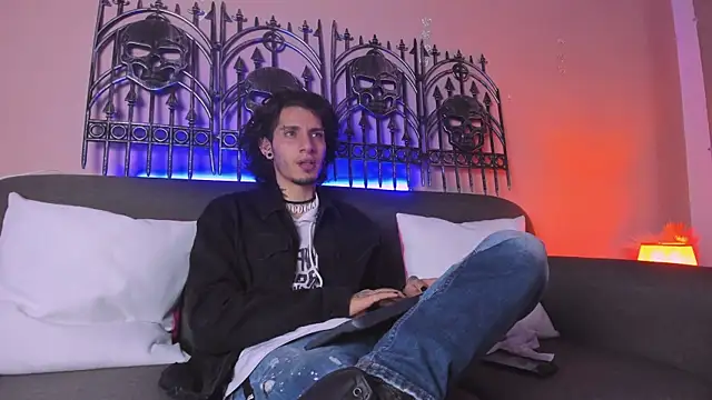 Vergil Noir  online show from May 27, 5:04 am