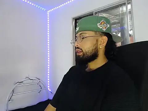 camilorestrepo77 online show from May 30, 6:52 pm