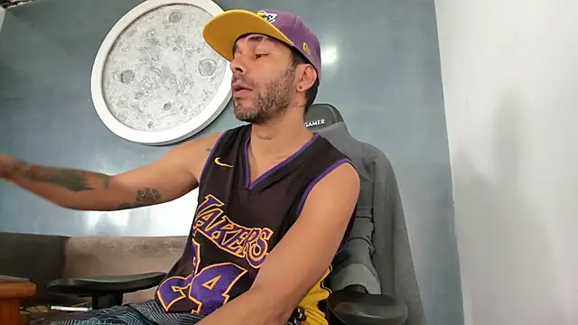 kevin collins76 online show from April 29, 6:47 pm