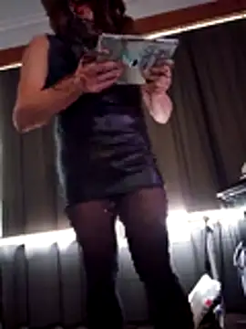 Heidixox69 online show from May 6, 3:18 am
