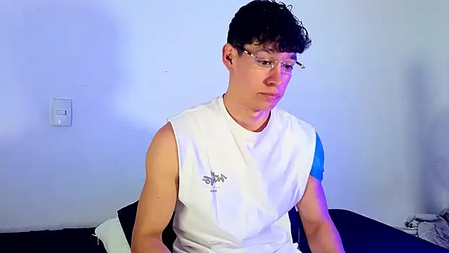 Luke Muscle online show from May 23, 3:17 pm