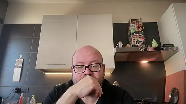 theitalianbear online show from November 6, 8:39 am