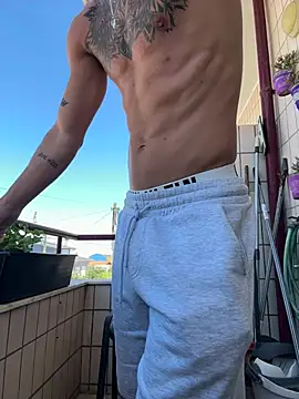 Jrafaelgomes17 online show from August 5, 11:15 am