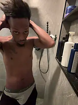 87oneNonly online show from August 1, 11:15 pm