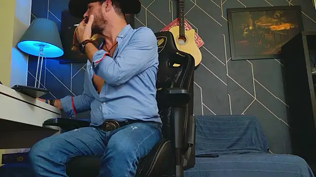 ChrisKox online show from October 21, 4:26 am