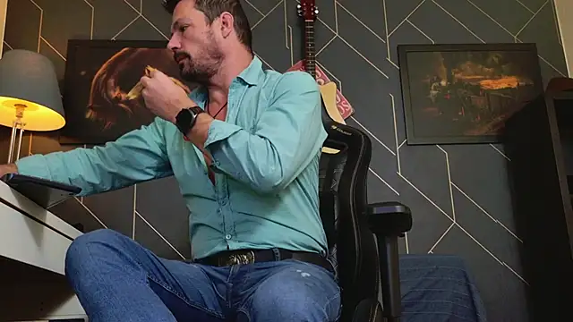 ChrisKox online show from November 5, 4:58 am