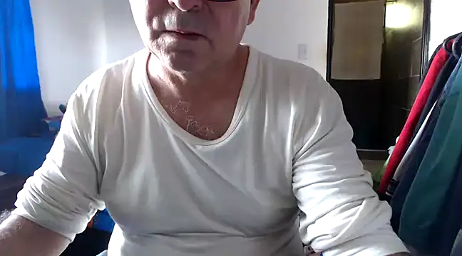Snapshot of ferdinad20 chatting on December 11, 3:22 pm ferdinad20 online show from December 11, 3:22 pm