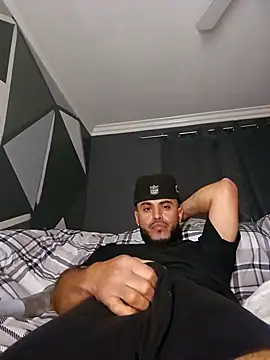 gardy8585 online show from December 8, 2:09 pm