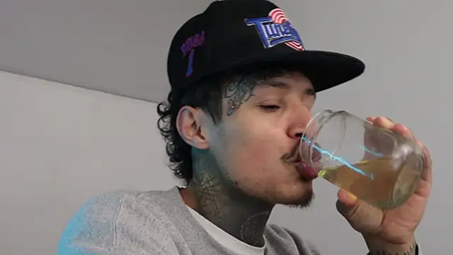 trieone online show from February 8, 4:57 am