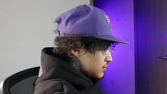 trieone online show from May 31, 11:49 pm
