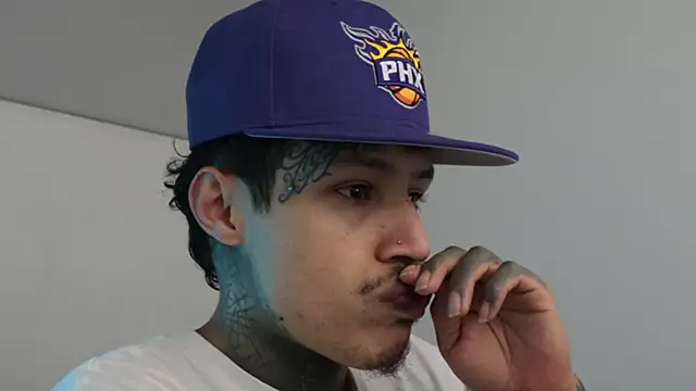 trieone online show from December 18, 4:09 am