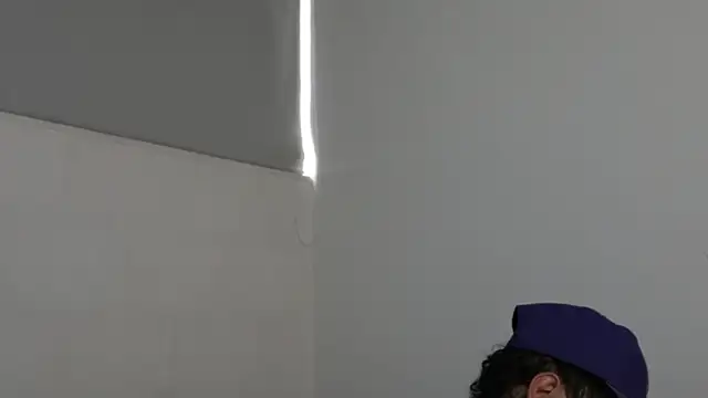 trieone online show from December 9, 3:34 pm